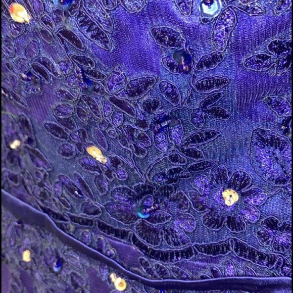 Dress - Picture 3 of 4